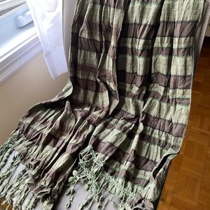 Vintage look long scarf with tassels